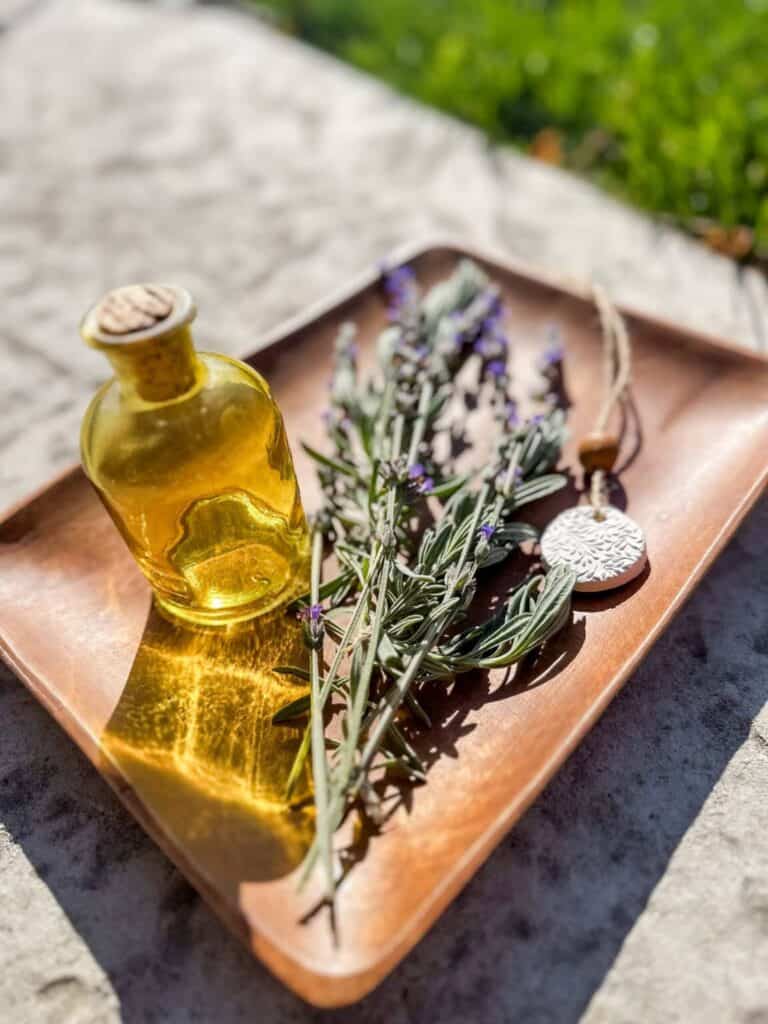 Make Your Car Smell Great with a DIY Essential Oil Diffuser for the Car